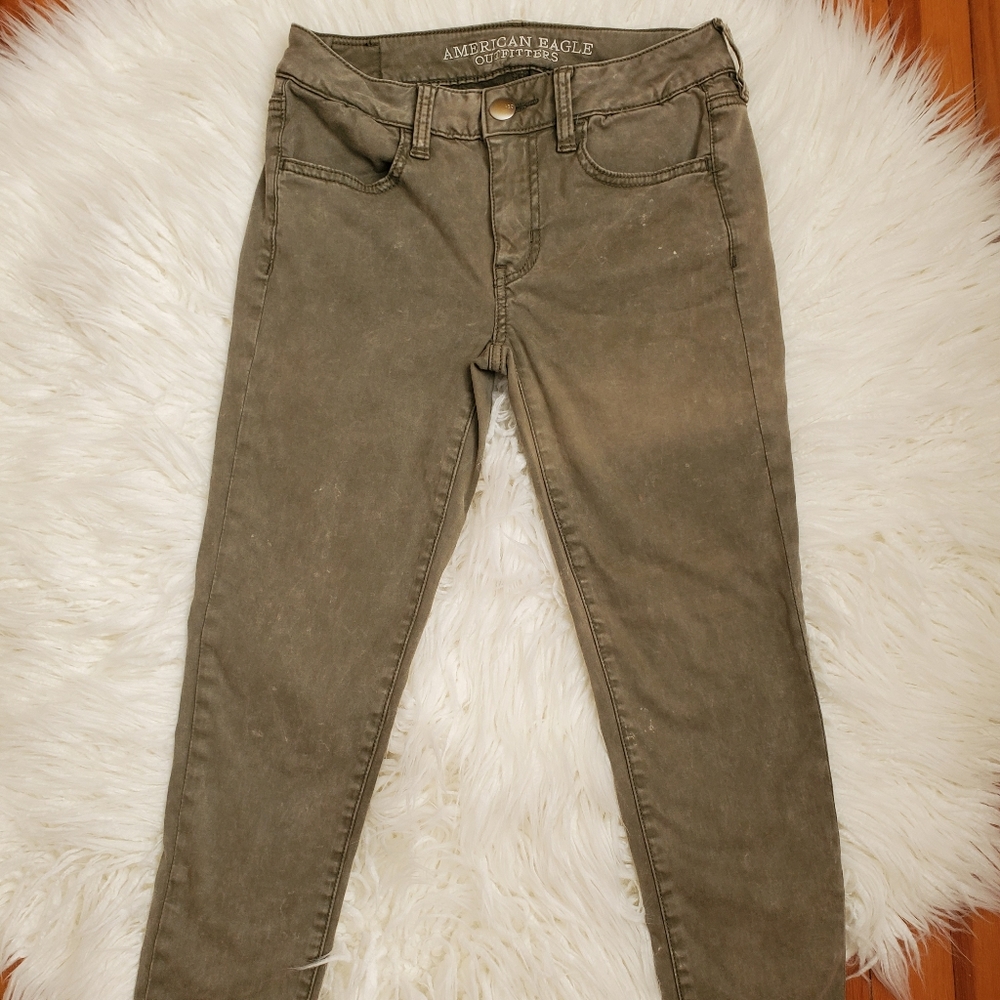 American Eagle cropped pants